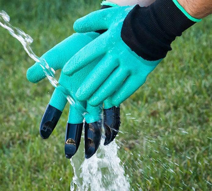 Daniela Gruber - Die Handschuhe gefallen mir, weil sie wasserdicht sind und die Hände wirklich gut schützen.